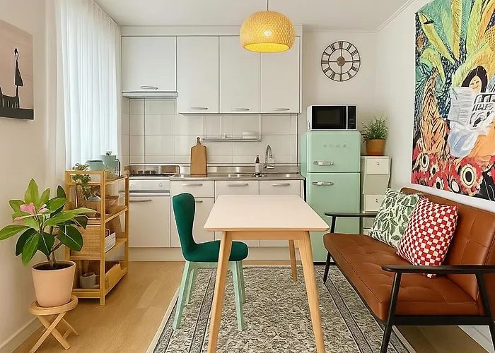 Airport Bus Direct, 5min To Hongdae,hapjeong,k-pop,gangnam,entire Guest house 4*