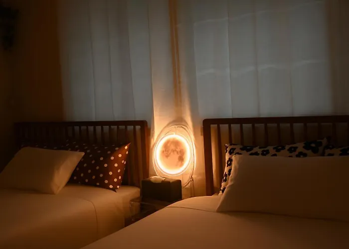 Airport Bus Direct, 5min To Hongdae,hapjeong,k-pop,gangnam,entire Guest house