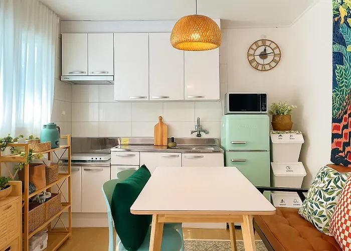Guest house Airport Bus Direct, 5min To Hongdae,hapjeong,k-pop,gangnam,entire 4*